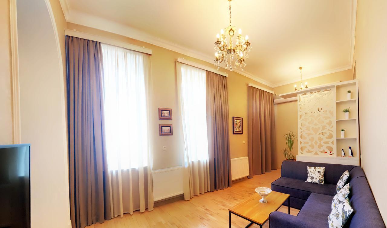 Royal District Apt ♛ Tbilisi Center Apartment ภายนอก รูปภาพ